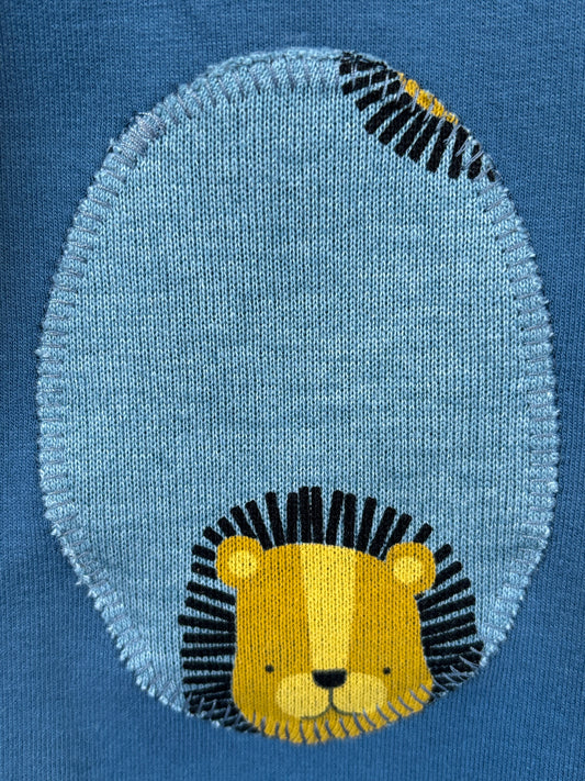 Pantalone lungo in cotone biologico felpato con toppe – Colore Blu con toppe con leoni