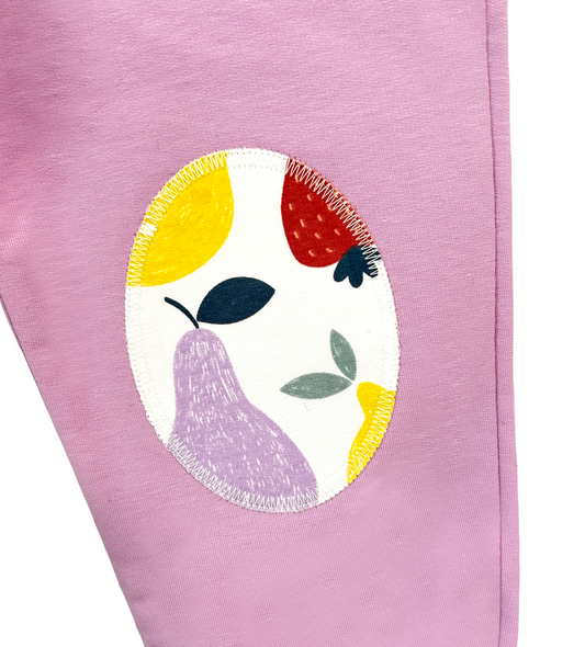 Pantalone lungo leggero in cotone biologico - Lilla con toppe frutta