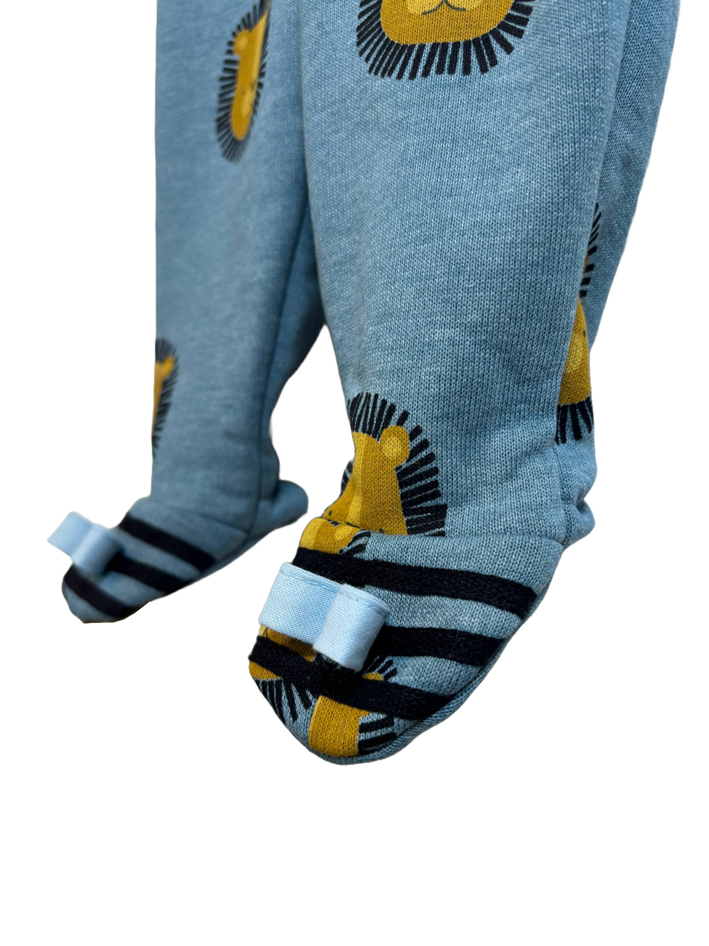 Pantalone lungo con piedini in cotone biologico felpato – Fantasia Leoni