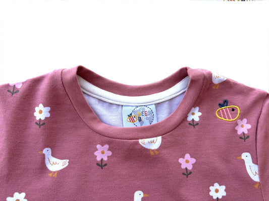 Maglietta a manica lunga in cotone biologico – Malva con fantasia Papere