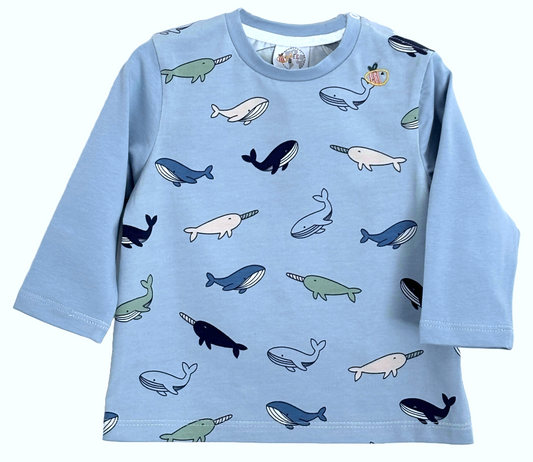 Maglietta con bottoni a manica lunga in cotone biologico – Azzurra con fantasia Cetacei