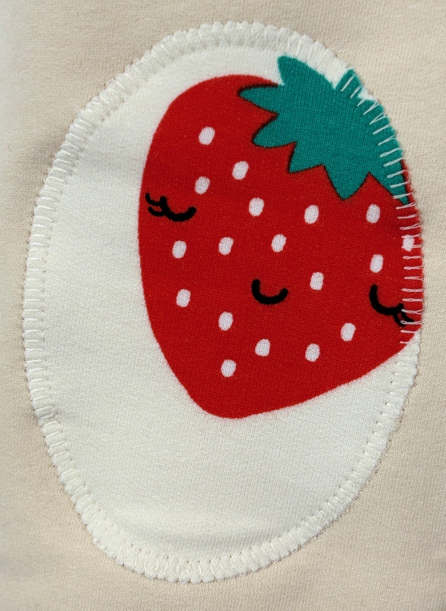 Pantalone lungo in cotone biologico felpato con toppe – Color Panna con toppe con le fragole