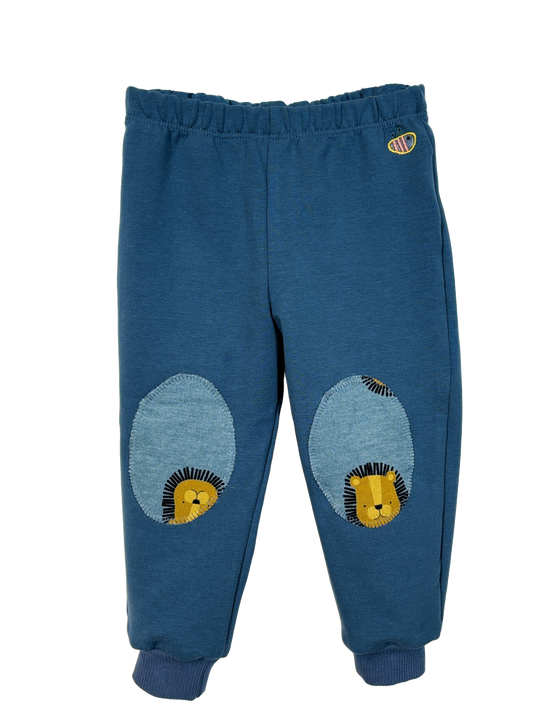 Pantalone lungo in cotone biologico felpato con toppe – Colore Blu con toppe con leoni